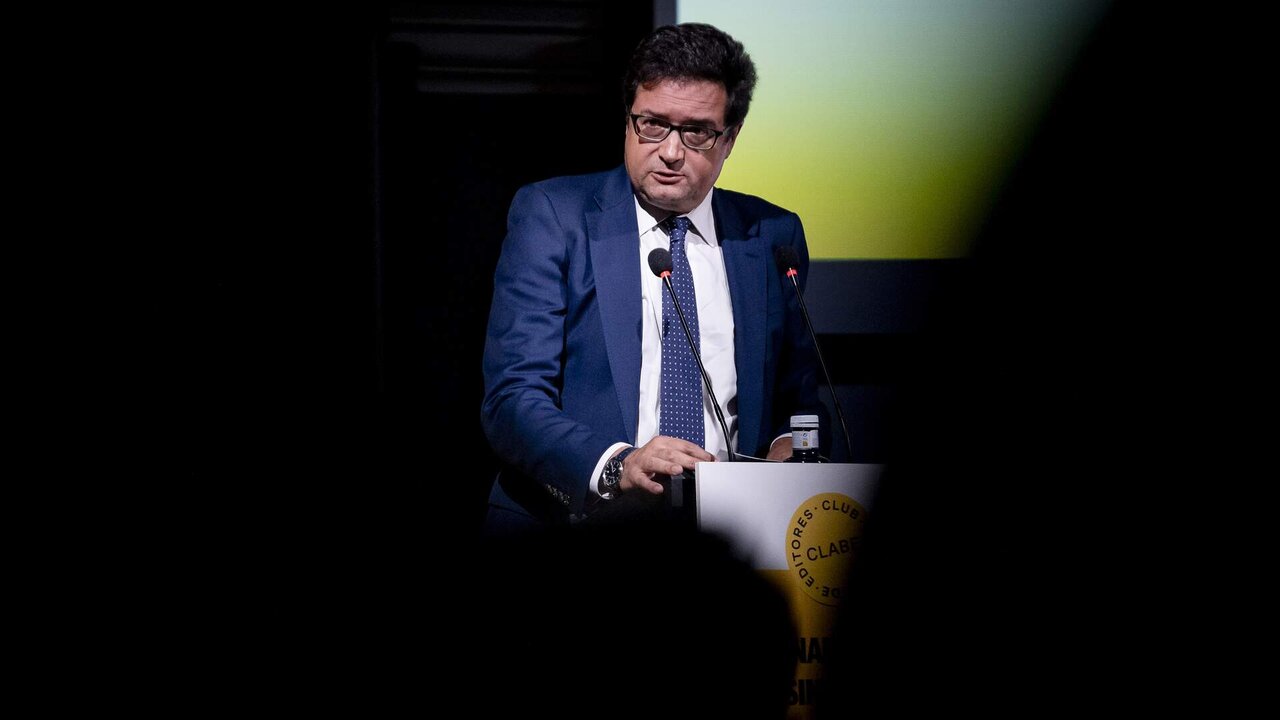 El ministro para la Transformaci&oacute;n Digital y Funci&oacute;n P&uacute;blica, &Oacute;scar L&oacute;pez, interviene durante la celebraci&oacute;n de la II Jornada contra la Desinformaci&oacute;n organizada por el CLABE en el Ateneo de Madrid, a 14 de octubre de 2024, en Madrid.