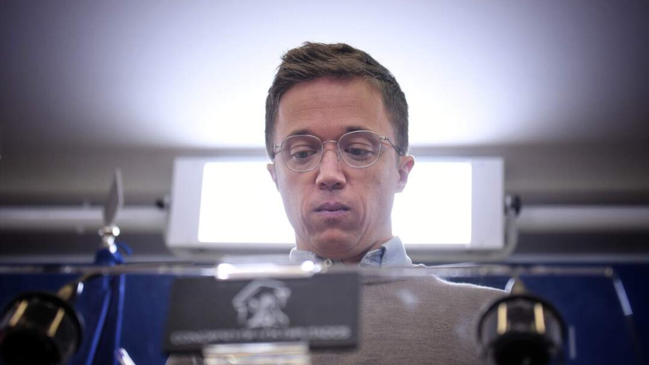 El exportavoz de Sumar en el Congreso, &Iacute;&ntilde;igo Errej&oacute;n, durante una rueda posterior a la reuni&oacute;n de la Junta de Portavoces, a 15 de octubre de 2024, en Madrid.