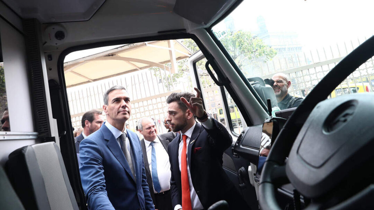El presidente del Gobierno, Pedro S&aacute;nchez, asiste al Tata Consultancy Services Executive Briefing Center, durante la segunda jornada de su viaje a oficial a la Rep&uacute;blica de India, a 29 de octubre de 2024, en Bombay.