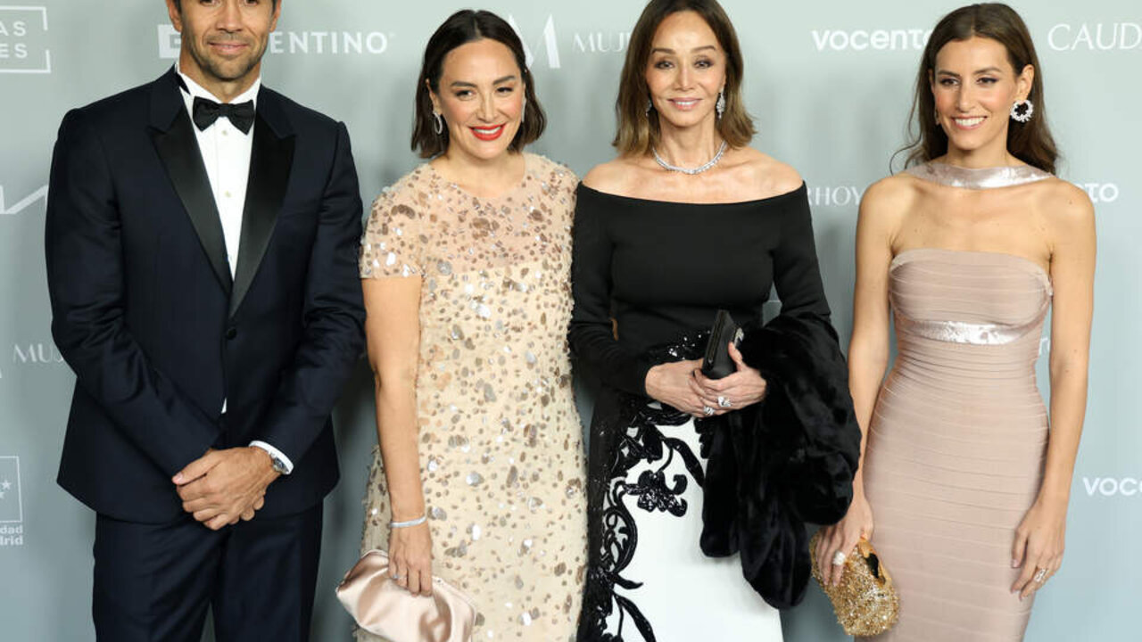 Fernando Verdasco, Tamara Falc&oacute;, Isabel Preysler y Ana Boyer asisten a la entrega de los Premios Mujerhoy 2024, a 29 de octubre de 2024, en Madrid (Espa&ntilde;a). La revista de estilo de vida de Vocento otorga anualmente sus galardones a figuras del mundo de la moda, la cultura, el deporte y la empresa que han destacado a lo largo del a&ntilde;o de una manera especial.

Ra&uacute;l Terrel / Europa Press
GENTE;PREMIOS
29/10/2024