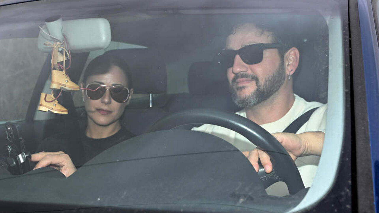 Fran Perea y su pareja, Luz Valdenebro, llegan a la finca Prados Moros donde se celebrar&aacute; el enlace de Ana Guerra y V&iacute;ctor El&iacute;as, a 31 de octubre en Madrid (Espa&ntilde;a).
BODA;AMIGOS;ANA GUERRA;V&Iacute;CTOR EL&Iacute;AS;31 OCTUBRE 2024
Jos&eacute; Oliva / Europa Press
31/10/2024
