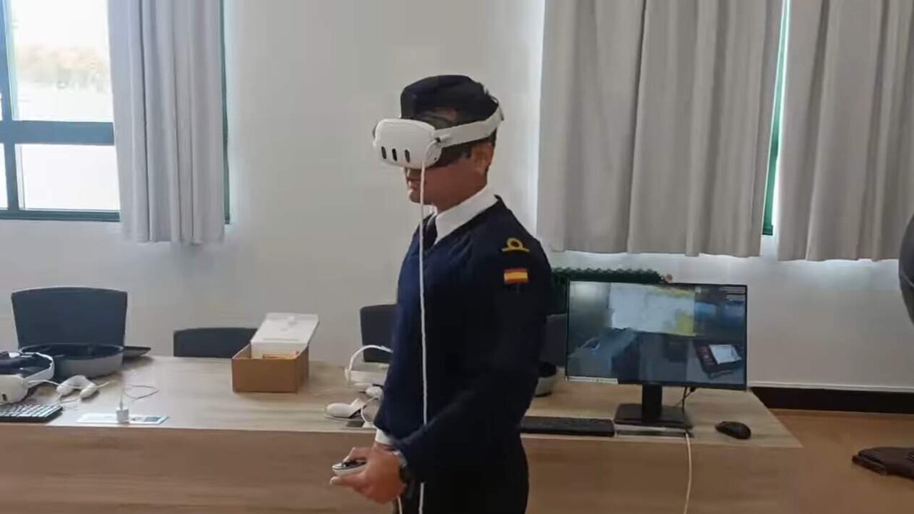 Alumno de la Escuela Naval Militar, en el simulador.
