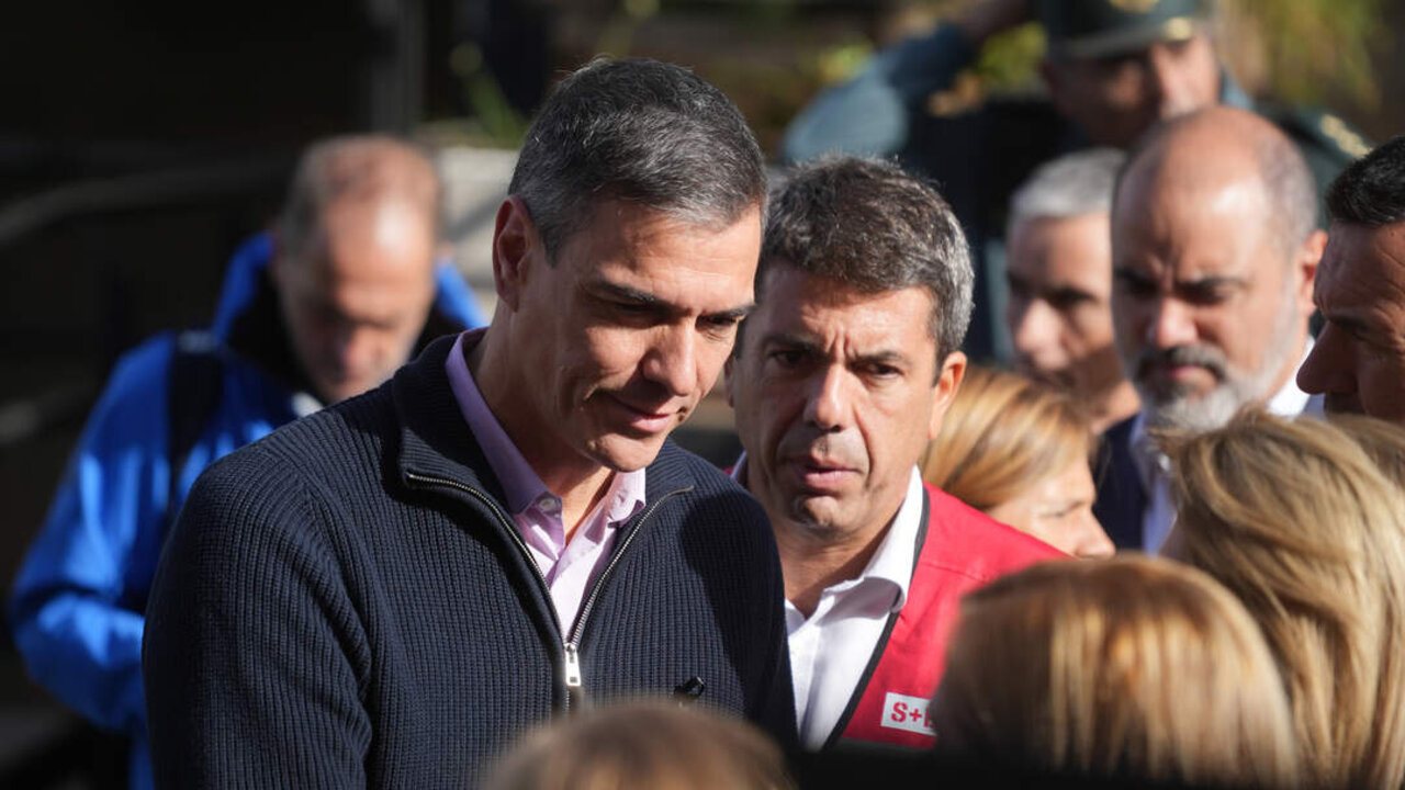 El presidente del Gobierno, Pedro S&aacute;nchez, visita la zona afectada por la DANA en Valencia junto al presidente auton&oacute;mico, Carlos Maz&oacute;n.