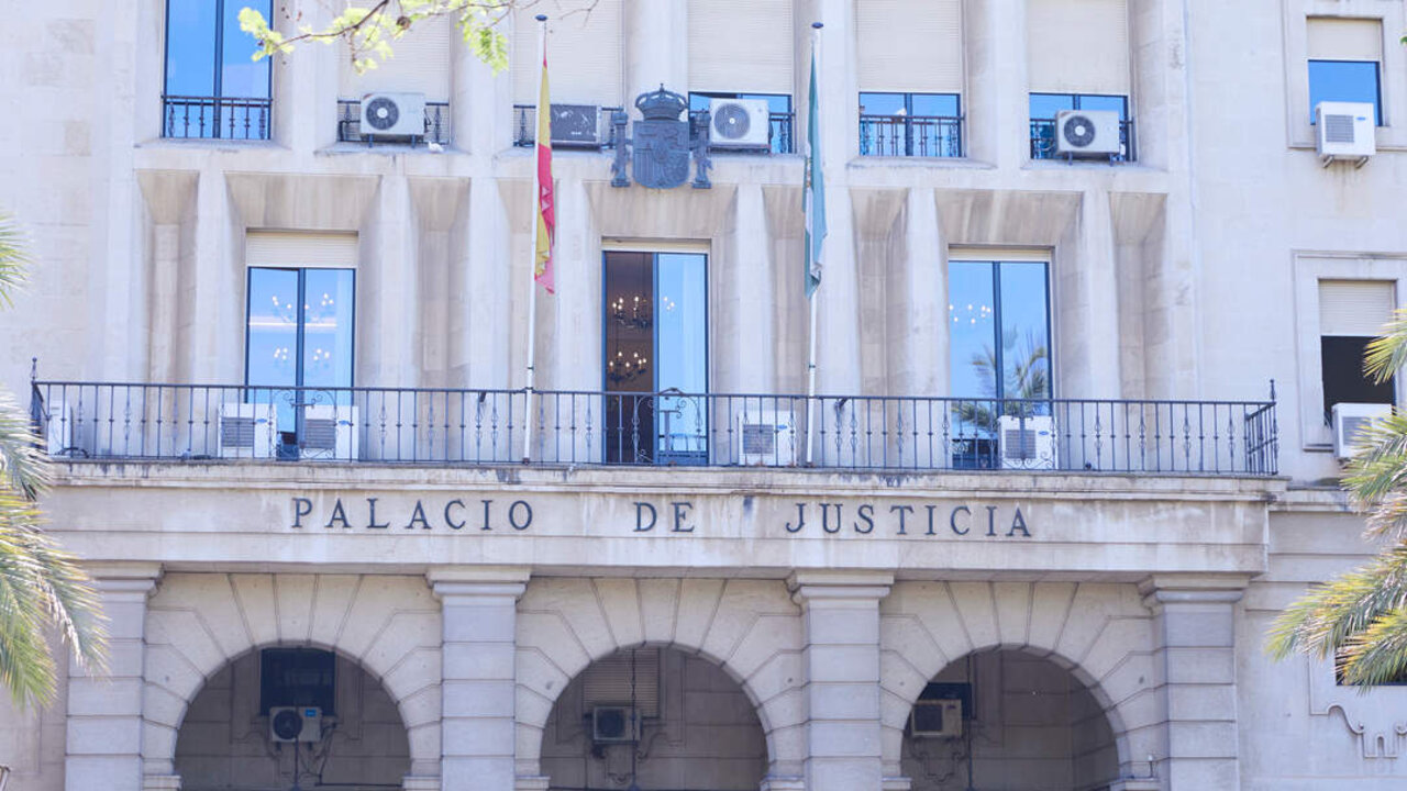 Detalle de la fachada principal de la Audiencia Provincial de Sevilla , a 21 de junio de 2022 en Sevilla (Andaluc&iacute;a, Espa&ntilde;a)