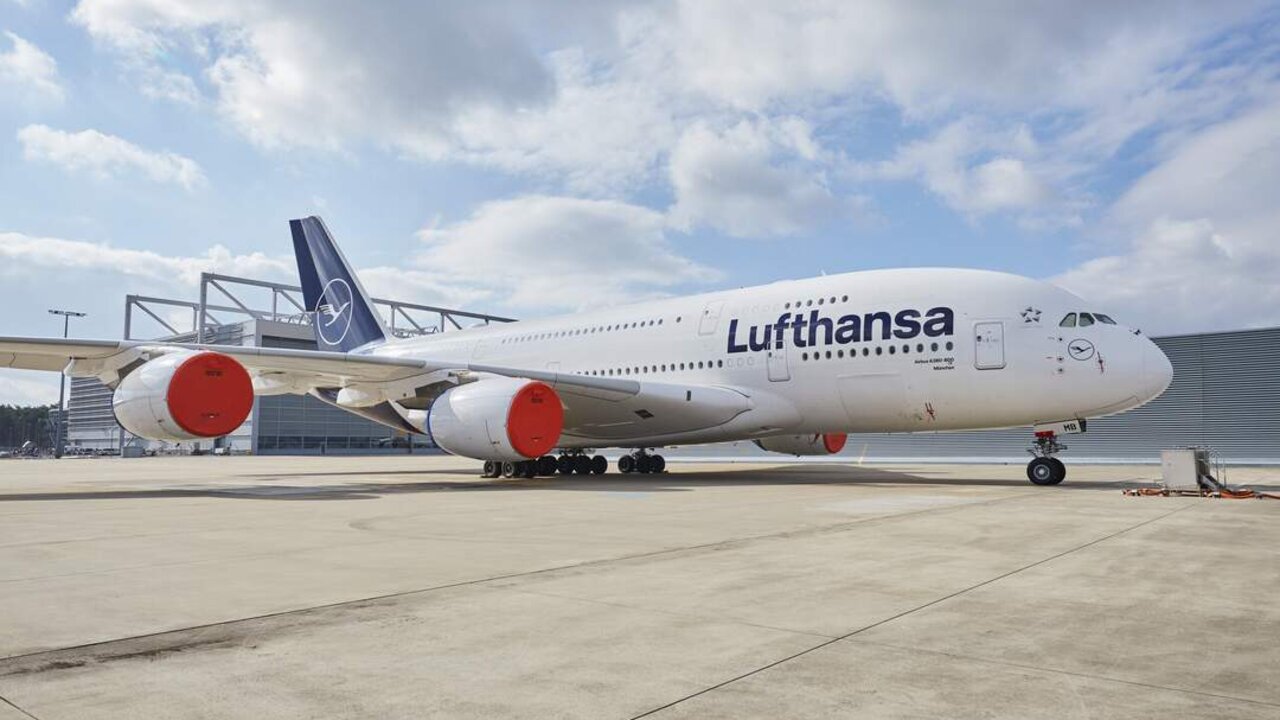 A380 D-AIMB LHT Frankfurt geparkt mit Engine Cover