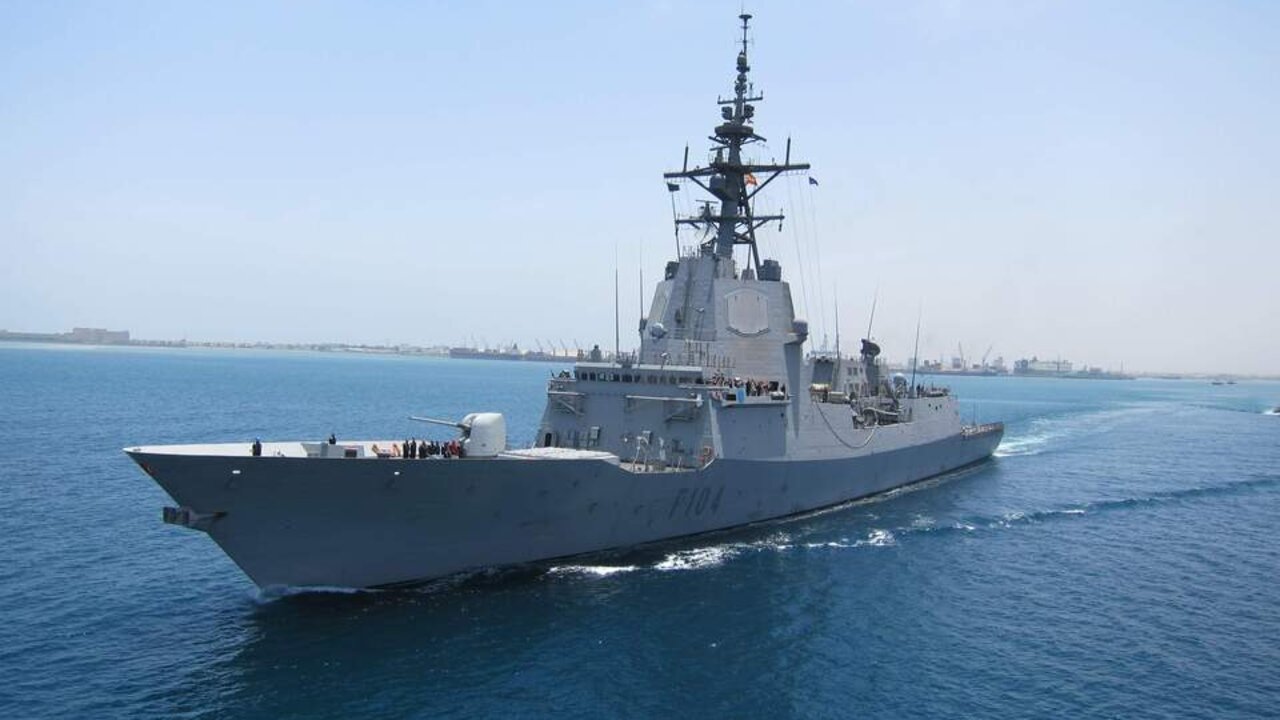 La fragata 'Canarias' escolta al USS Gerald R. Ford en el Estrecho