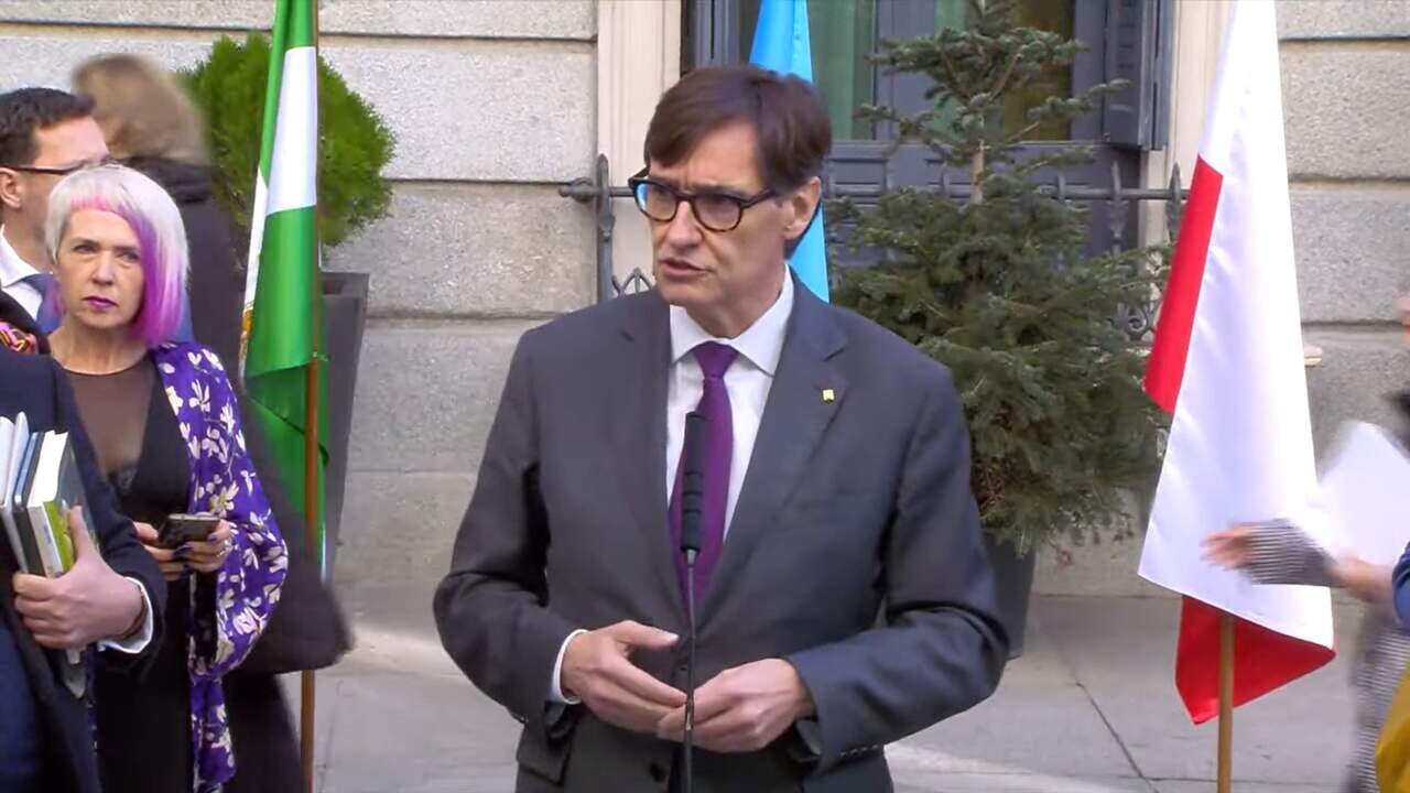 El presidente de la Generalitat de Catalunya, Salvador Illa, antes del acto conmemorativo por el 46 aniversario de la Constituci&oacute;n.