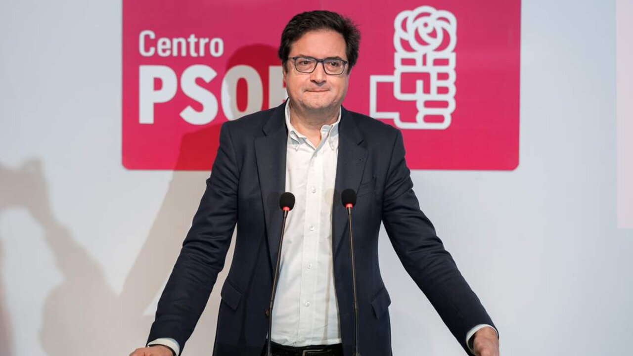 El ministro de Transformaci&oacute;n Digital y Funci&oacute;n P&uacute;blica, &Oacute;scar L&oacute;pez, en la sede de la Agrupaci&oacute;n Socialista del distrito Centro, a 5 de diciembre de 2024, en Madrid.