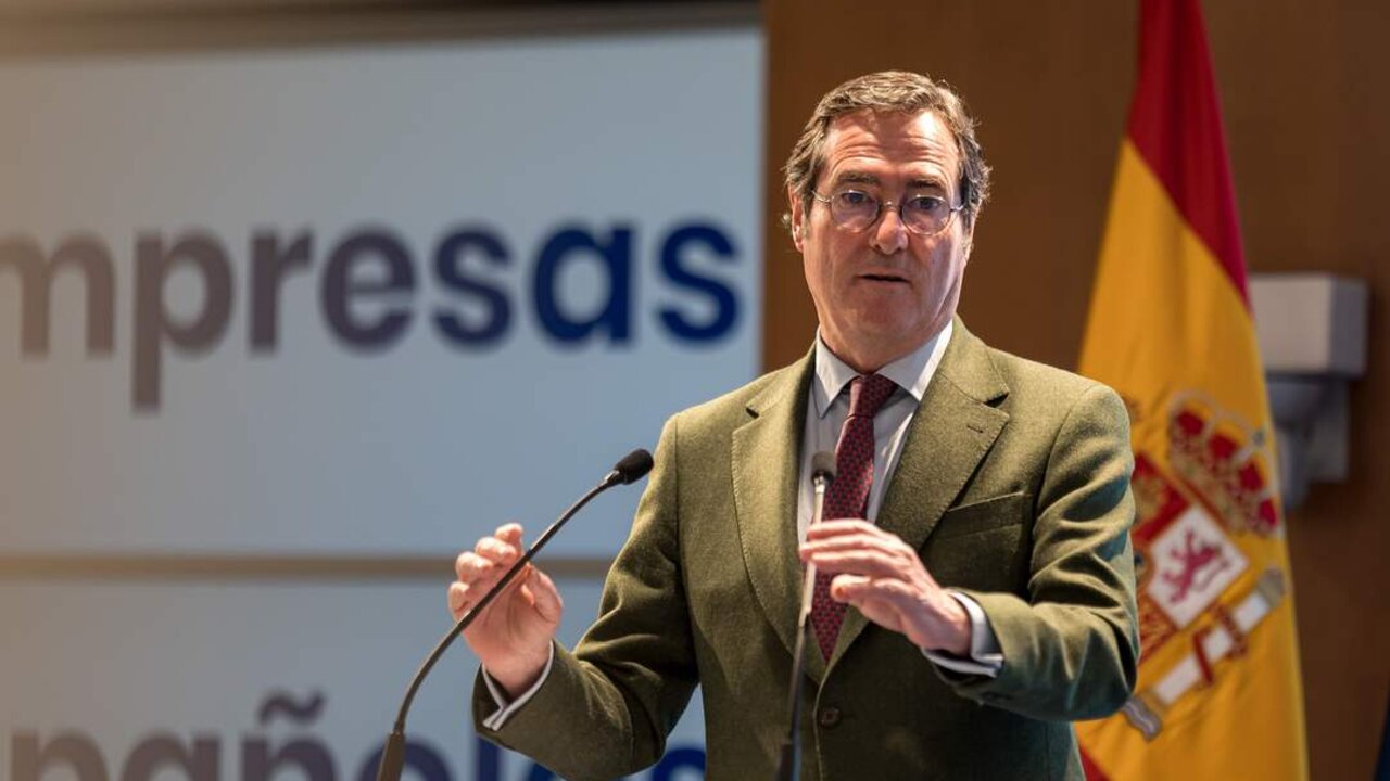 El presidente de la CEOE, Antonio Garamendi, durante un Encuentro Empresarial de CEOE y CEPYME y el CEO de Iryo, en la sede de la CEOE, a 19 de diciembre de 2024, en Madrid.