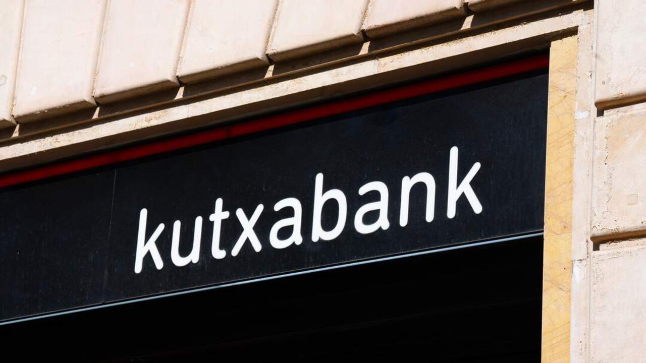 Fachada de Kutxabank