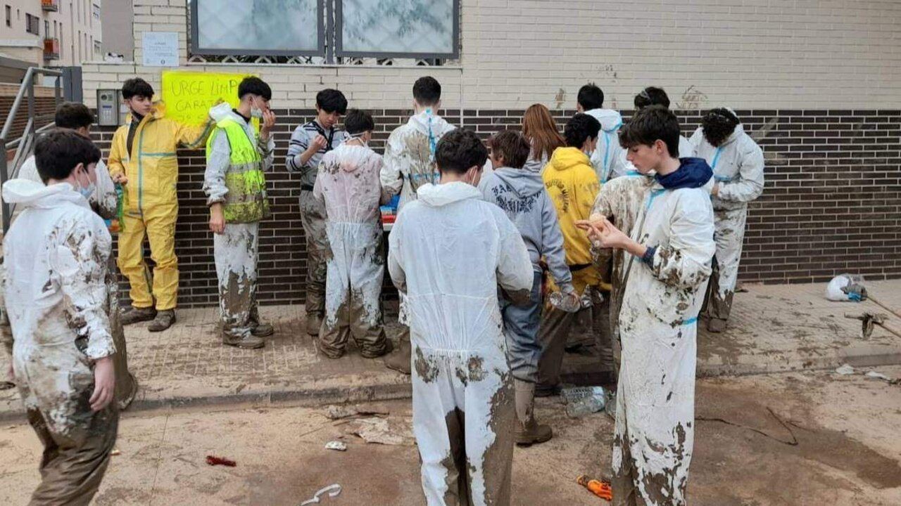Voluntarios en Paiporta, Valencia.