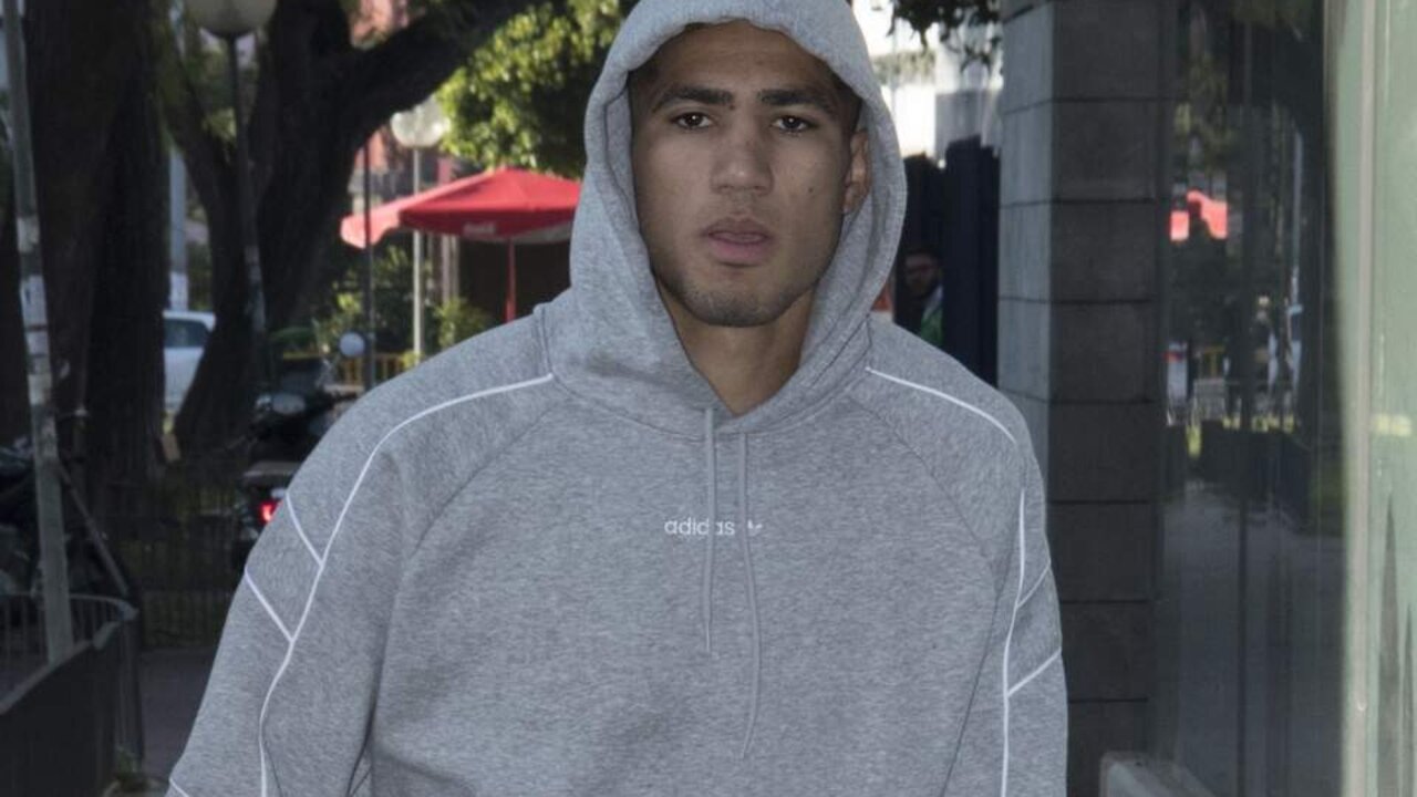 ACHRAF HAKIMI LLEGA AL HOSPITAL ACOMPA&Atilde;&lsquo;ADO POR SU PAREJA HIBA ABOUK

ACHRAF HAKIMI HIBA ABOUK PERRO HOSPITAL 

&Atilde;&ldquo;scar Ortiz / Europa Press

(Foto de ARCHIVO)

03/4/2019