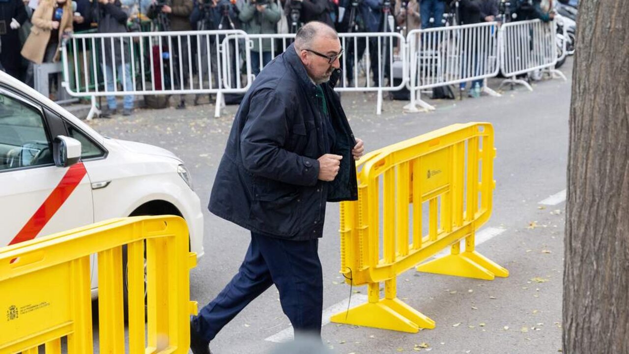 El ex asesor del ex ministro Jos&eacute; Luis &Aacute;balos, Koldo Garc&iacute;a, llega al Tribunal Supremo para declarar, a 17 de diciembre de 2024, en Madrid.