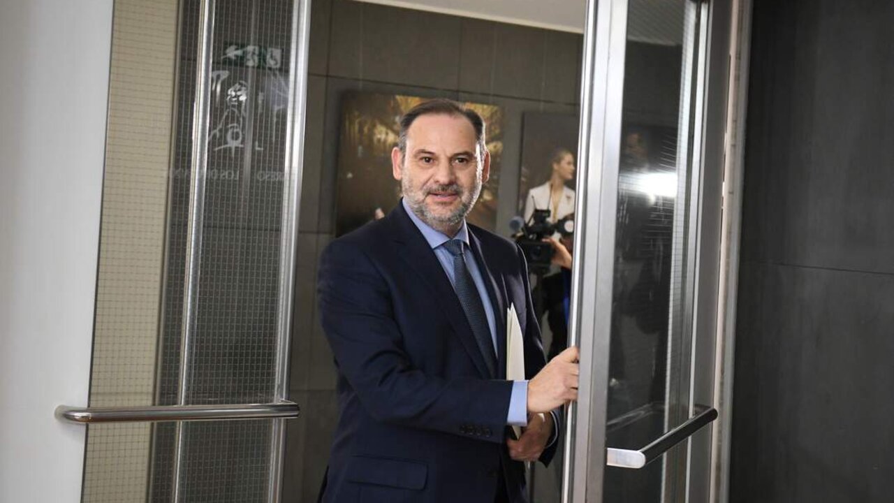 El exministro Jos&eacute; Luis &Aacute;balos durante una rueda de prensa en el Congreso de los Diputados tras denunciar a la Guardia Civil ante la Fiscal&iacute;a, en el Congreso de los Diputados, a 19 de diciembre de 2024, en Madrid.
