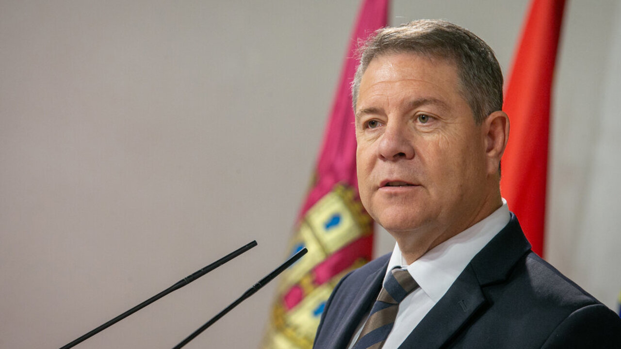 Toledo, 2 de diembre de 2024.- El jefe del Ejecutivo regional, Emiliano Garc&iacute;a-Page, ha presidido, en el Palacio de Fuensalida, el acto de presentaci&oacute;n y firma del Programa de Apoyo Activo al Empleo de Castilla-La Mancha 2025. (Fotos: A. P&eacute;rez Herrera // JCCM)