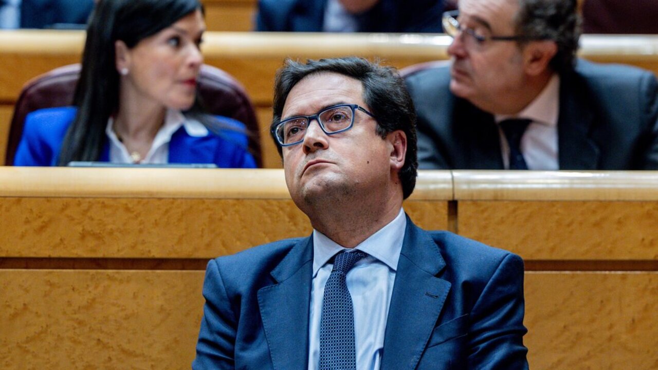El ministro de Transformaci&oacute;n Digital, &Oacute;scar L&oacute;pez, durante una sesi&oacute;n de control al Gobierno, en el Senado, a 17 de diciembre de 2024, en Madrid.