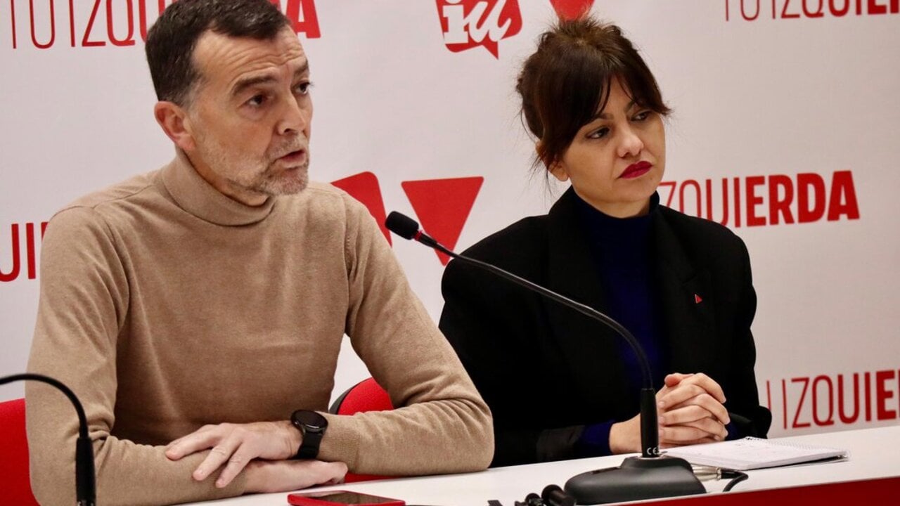 El coordinador general de IU, Antonio Ma&iacute;llo, y la ministra de Infancia y Juventud, Sira Rego, en la rueda de prensa de presentaci&oacute;n de la Interparlamentaria.