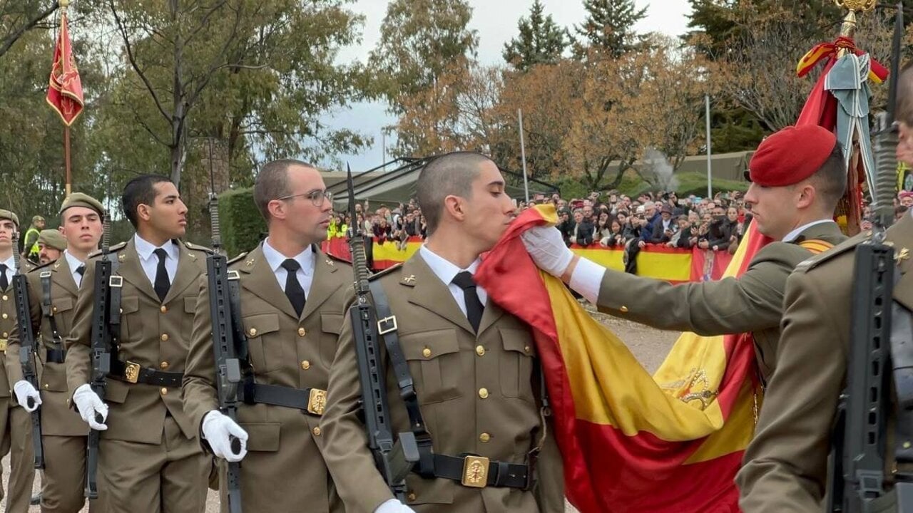 Jura de bandera de soldados del Ej&eacute;rcito de Tierra en el Centro de Formaci&oacute;n de Tropa n&ordm;1, en C&aacute;ceres (Foto: Flickr Ej&eacute;rcito de Tierra).