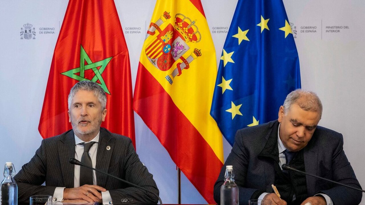 El ministro del Interior, Fernando Grande-Marlaska, y su hom&oacute;logo marroqu&iacute;, Abdelouafi Laftit, en un encuentro bilateral en Madrid para abordar la cooperaci&oacute;n en seguridad del Mundial de F&uacute;tbol 2030