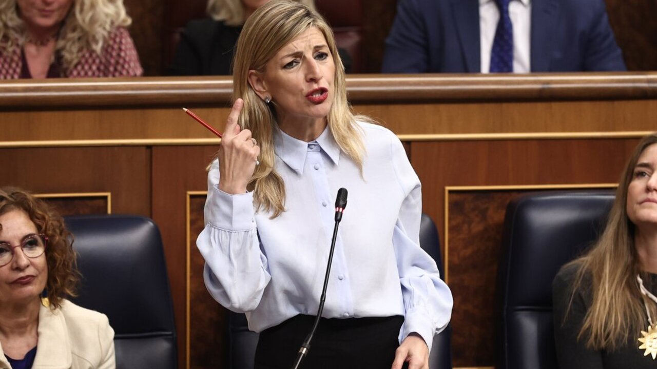 La vicepresidenta segunda y ministra de Trabajo y Econom&iacute;a Social, Yolanda D&iacute;az, durante un pleno en el Congreso de los Diputados, a 19 de febrero de 2025, en Madrid.
