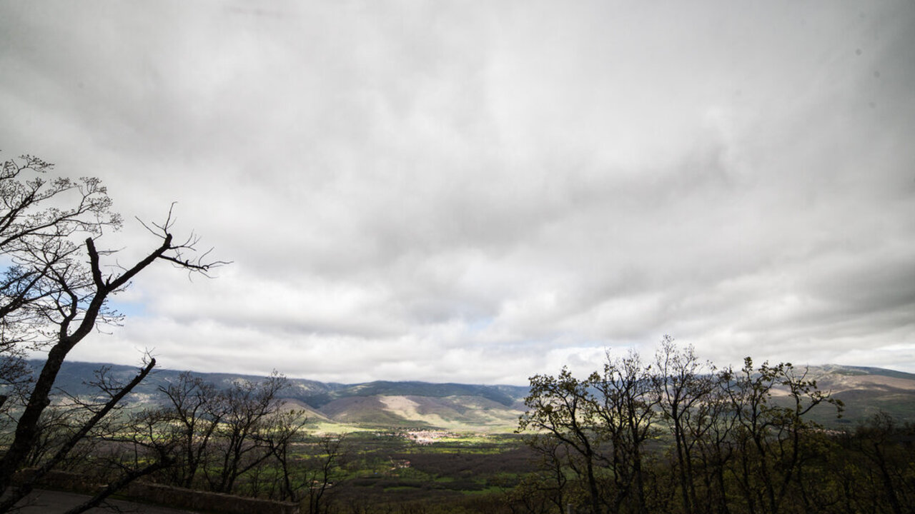 Rascafria desde la carretera durante a Pandemia Covid-19  en Abril 30, 2020 en Rascafr&iacute;a, Madrid, Espa&ntilde;a