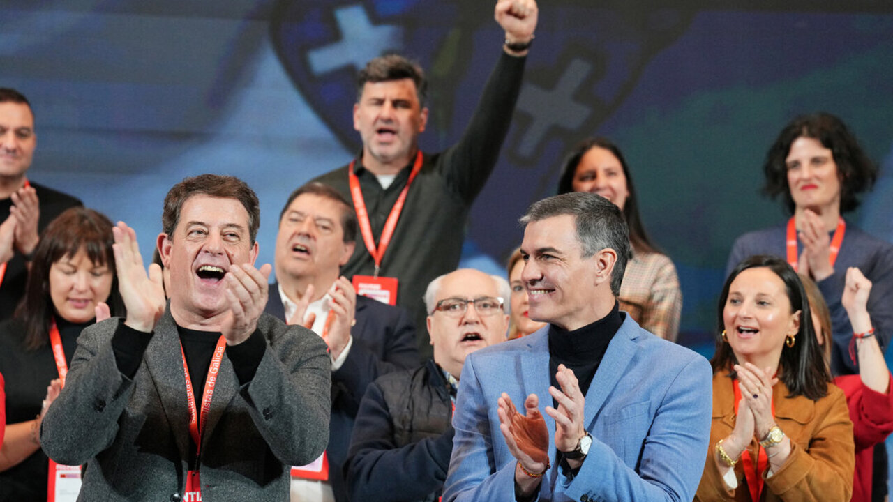Pedro S&aacute;nchez y Jose Ram&oacute;n G&oacute;mez Bsteiro en el 15 Congreso PSdG-PSOE Galicia, en Santiago de Compostela