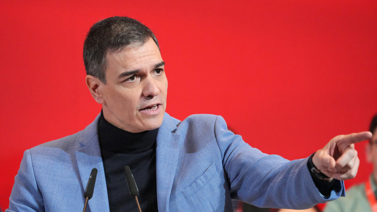 Pedro S&aacute;nchez y Jose Ram&oacute;n G&oacute;mez Bsteiro en el 15 Congreso PSdG-PSOE Galicia, en Santiago de Compostela