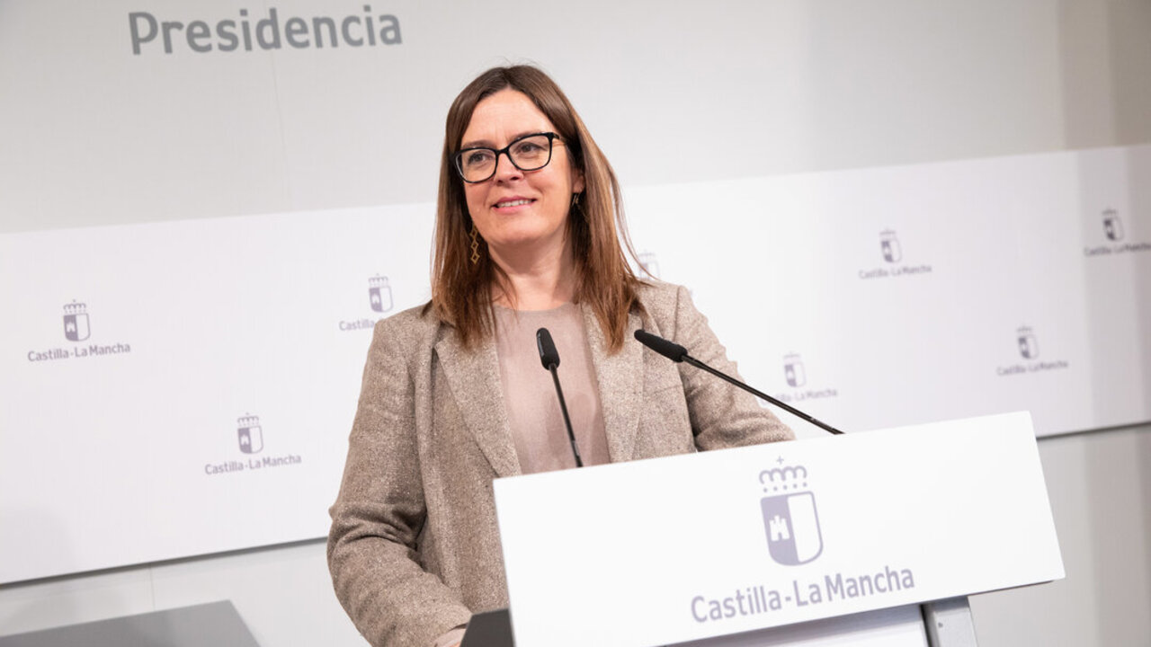 Toledo, 18 de febrero de 2025.- La consejera Portavoz del Gobierno regional, Esther Padilla, comparece en rueda de prensa para informar sobre los acuerdos adoptados por el Consejo de Gobierno. En el Palacio de Fuensalida. (Fotos: D. Esteban Gonz&aacute;lez // JCCM)