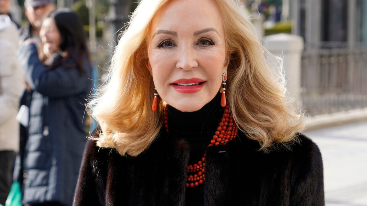 Carmen Lomana llega al Teatro Real para asistir al estreno de la &oacute;pera 'Mitridate, re di Ponto', a 23 de marzo de 2025, en Madrid (Espa&ntilde;a)

&Aacute;ngel D&iacute;az Bri&ntilde;as / Europa Press
GENTE;TEATRO REAL
23/3/2025