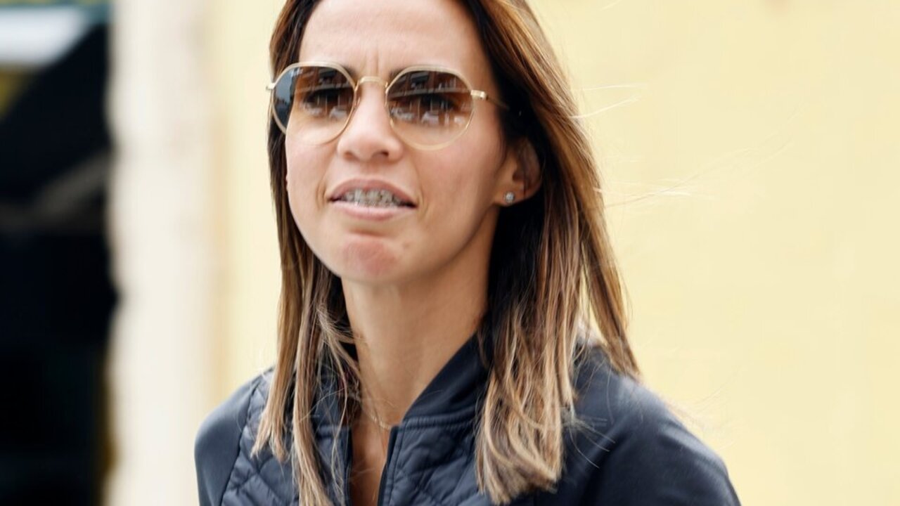 Paola Olmedo paseando por la calle, a 24 de marzo de 2025, en Madrid (Espa&ntilde;a).
