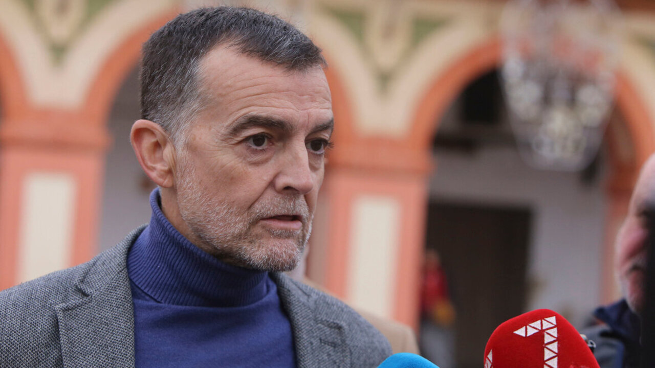 C&Oacute;RDOBA 21/11/2024El coordinador general de IU, Antonio Ma&iacute;llo, atiende a los medios para presentar 'Convocatoria por la Democracia'. En la Plaza de La Corredera.