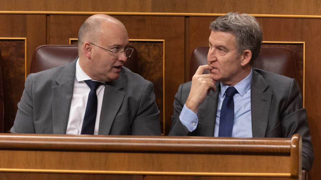 El portavoz del PP en el Congreso, Miguel Tellado y el presidente del PP, Alberto N&uacute;&ntilde;ez Feij&oacute;o, a 12 de marzo de 2025, en Madrid.