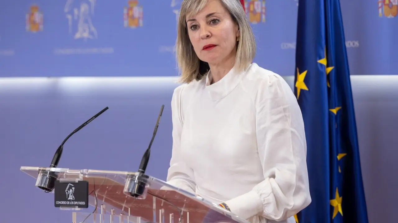 Archivo - La portavoz de Sumar en el Congreso, Verónica Martínez, durante una rueda de prensa posterior a la Junta de Portavoces, en el Congreso de los Diputados, a 25 de febrero de 2025, en Madrid.