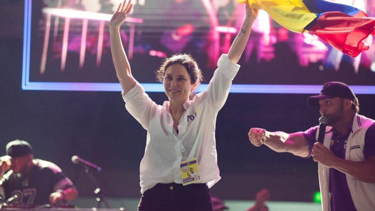 La presidenta de la Comunidad de Madrid, Isabel D&iacute;az Ayuso, en un acto de campa&ntilde;a del presidente de Ecuador, Daniel Noboa.