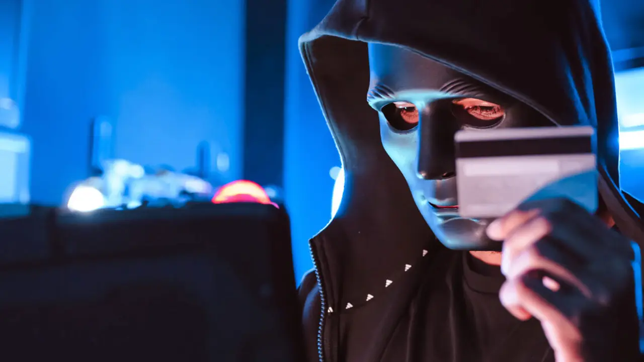 Los ciberdelincuentes ahora se presentan en los domicilios de manera presencial para intentar robar datos bancarios