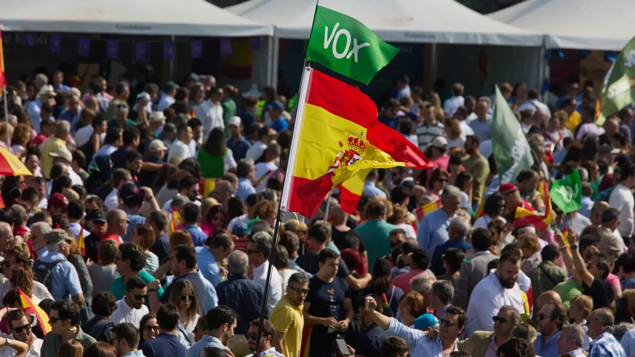 Numerosas personas asisten a un evento organizado por Vox. (Foto: Jesús Hellín / Europa Press)