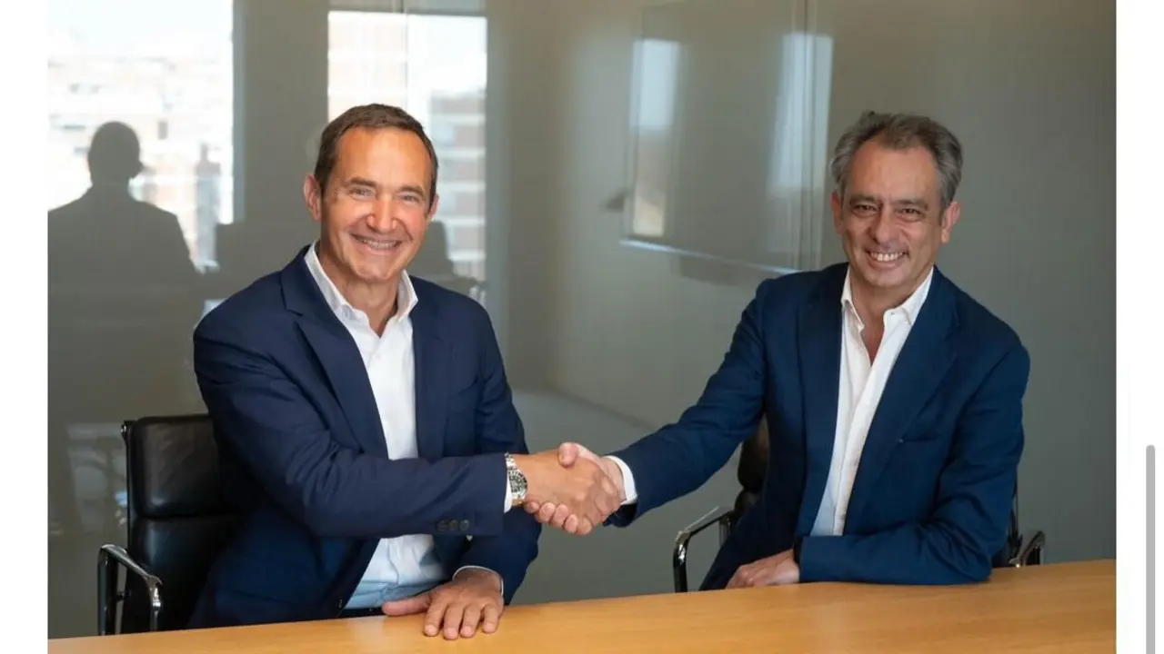 De Izda a Dcha: Pierre Yves Sachet (Moeve) y Carlos Vecino (Naturgy).