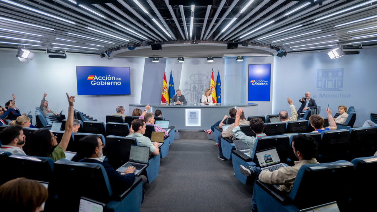 El ministro de Interior, Fernando Grande-Marlaska y la ministra Portavoz, Pilar Alegr&iacute;a, durante una rueda de prensa posterior a la reuni&oacute;n del Consejo de Ministros, en el Palacio de La Moncloa, a 8 de julio de 2025, en Madrid. (Alberto Ortega / Europa Press)