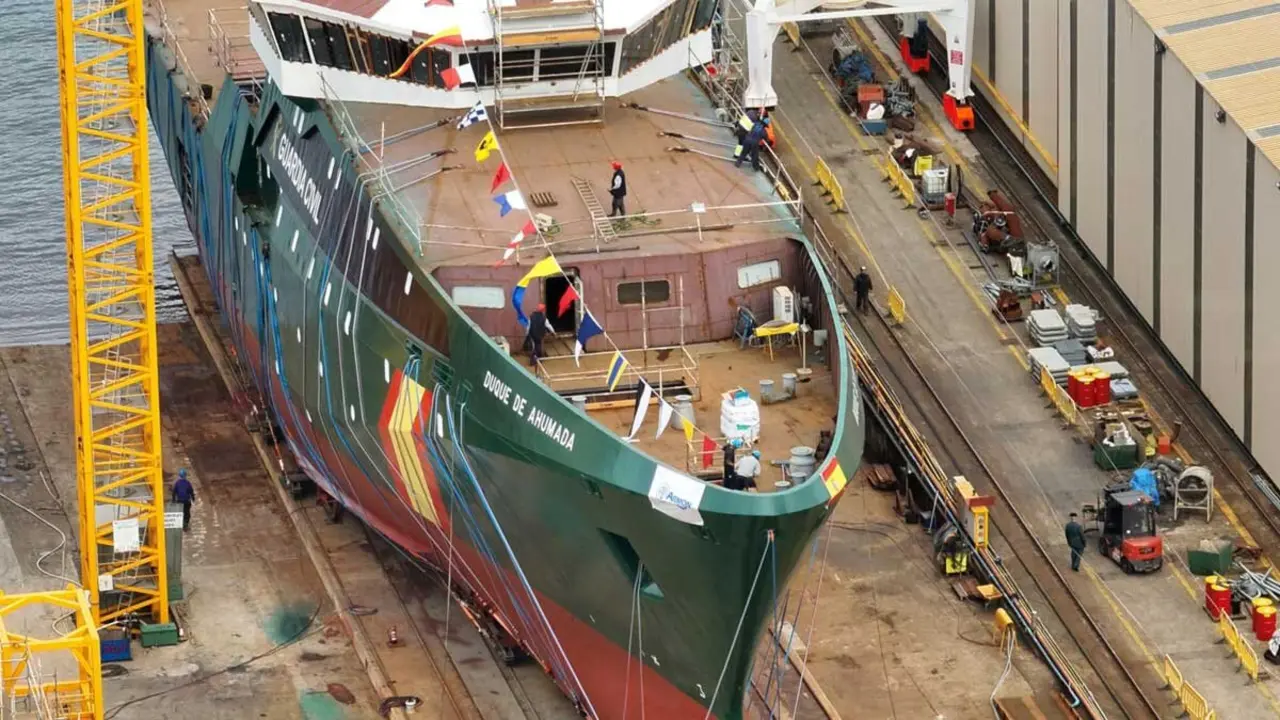 El muelle que reubica la flota de la Guardia Civil
