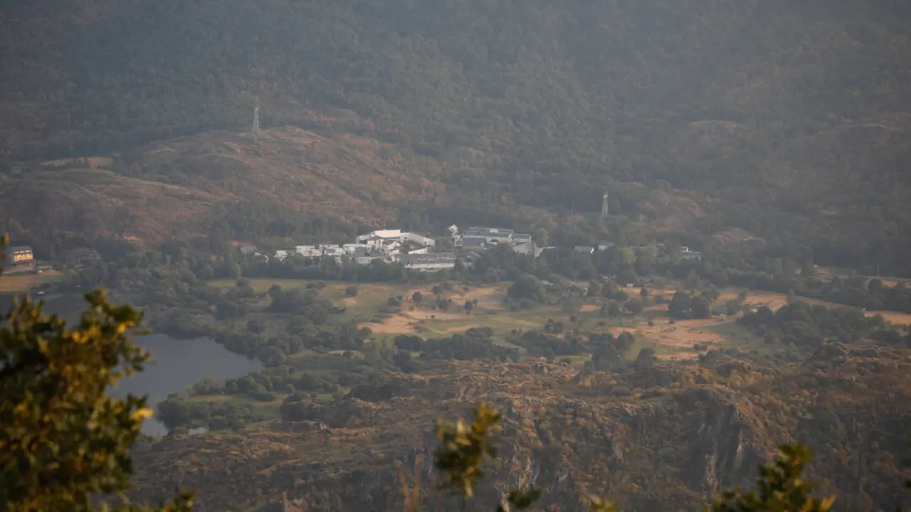 Vista aérea del lago y el pueblo en Ribadelago, Zamora (Castilla y León) (Firma: Paloma V. Escarpa / Europa Press)