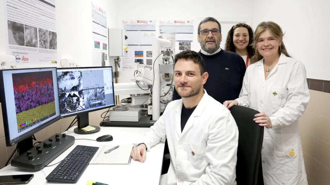 Investigadores del grupo Química del estado sólido y de los materiales (ESYMAT)