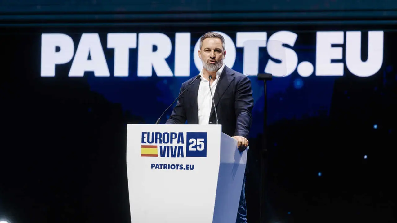 El presidente de Vox, Santiago Abascal, interviene durante el acto político ‘Europa Viva 2025’, en el Palacio de Vistalegre, a 14 de septiembre de 2025, en Madrid. (Foto: Carlos Luján / Europa Press)