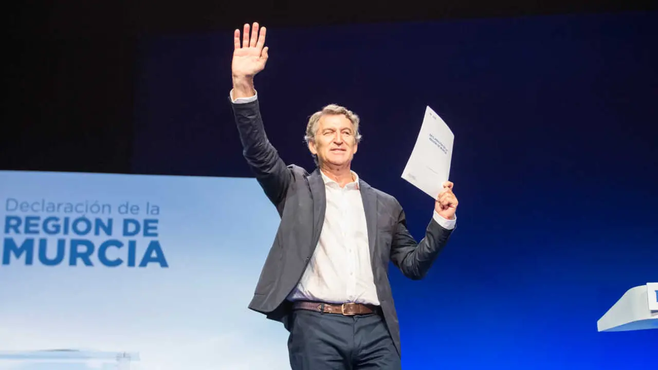 El presidente del Partido Popular, Alberto Núñez Feijóo, durante la clausura del acto de presentación de la ‘Declaración de la Región de Murcia’, en el Teatro Circo de Murcia, a 28 de septiembre de 2025, en Murcia. (Víctor Fernández / Europa Press)