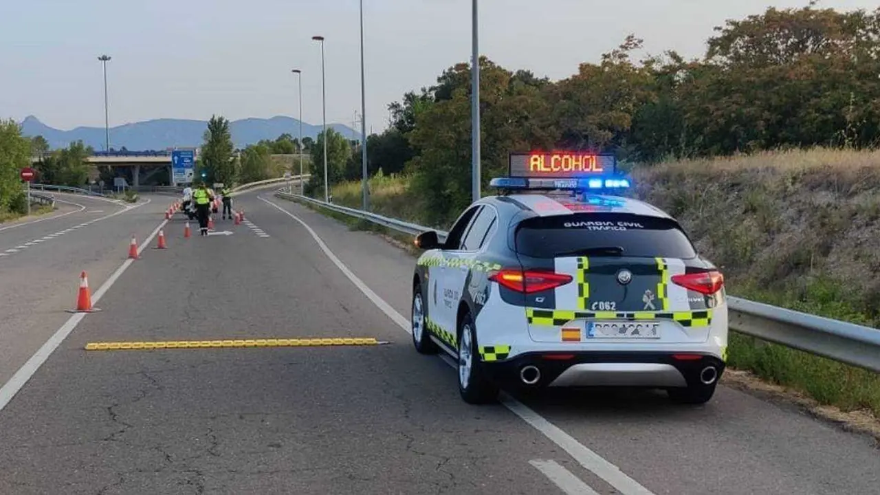 Control de detección de drogas y alcoholemia de la Agrupación de Tráfico de Huesca durante las fiestas patronales de San Lorenzo (Firma: Comandancia de la Guardia Civil de Huesca).