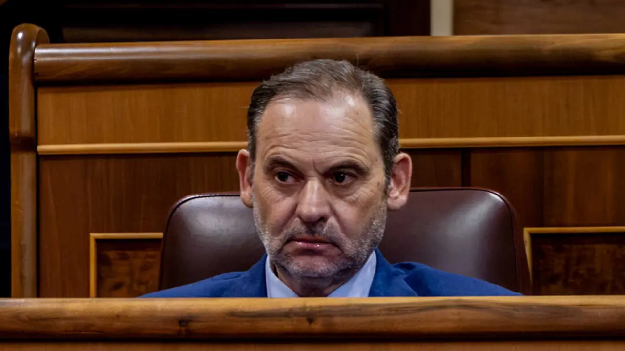 El diputado José Luis Ábalos durante una sesión plenaria, en el Congreso de los Diputados, a 7 de octubre de 2025, en Madrid (España). (Ricardo Rubio / Europa Press)