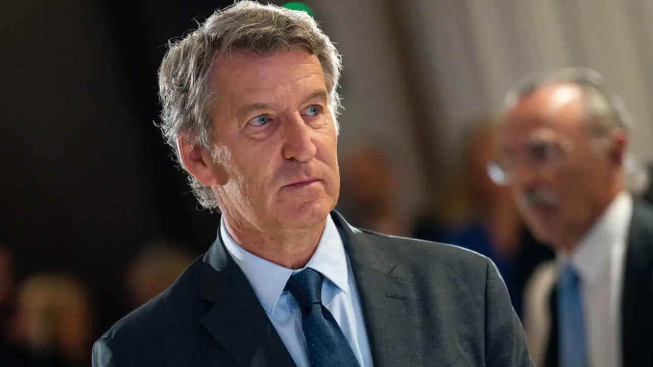 El presidente del PP, Alberto Núñez Feijóo, en un desyauno informativo junto a José Luis Martínez-Almeida, alcalde de Madrid. (Europa Press / Contacto / David Cruz Sanz)