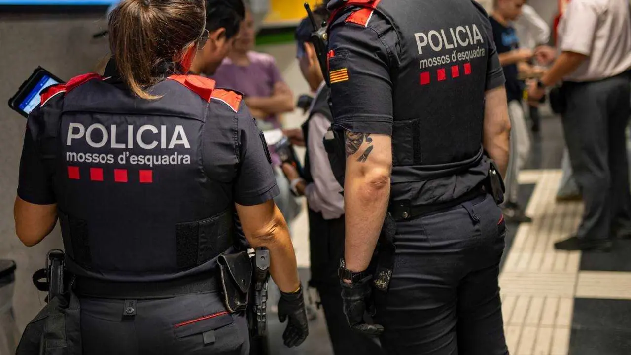 Patrulla de los Mossos d'Esquadra en Barcelona (Firma: Lorena Sopêna / Europa Press).