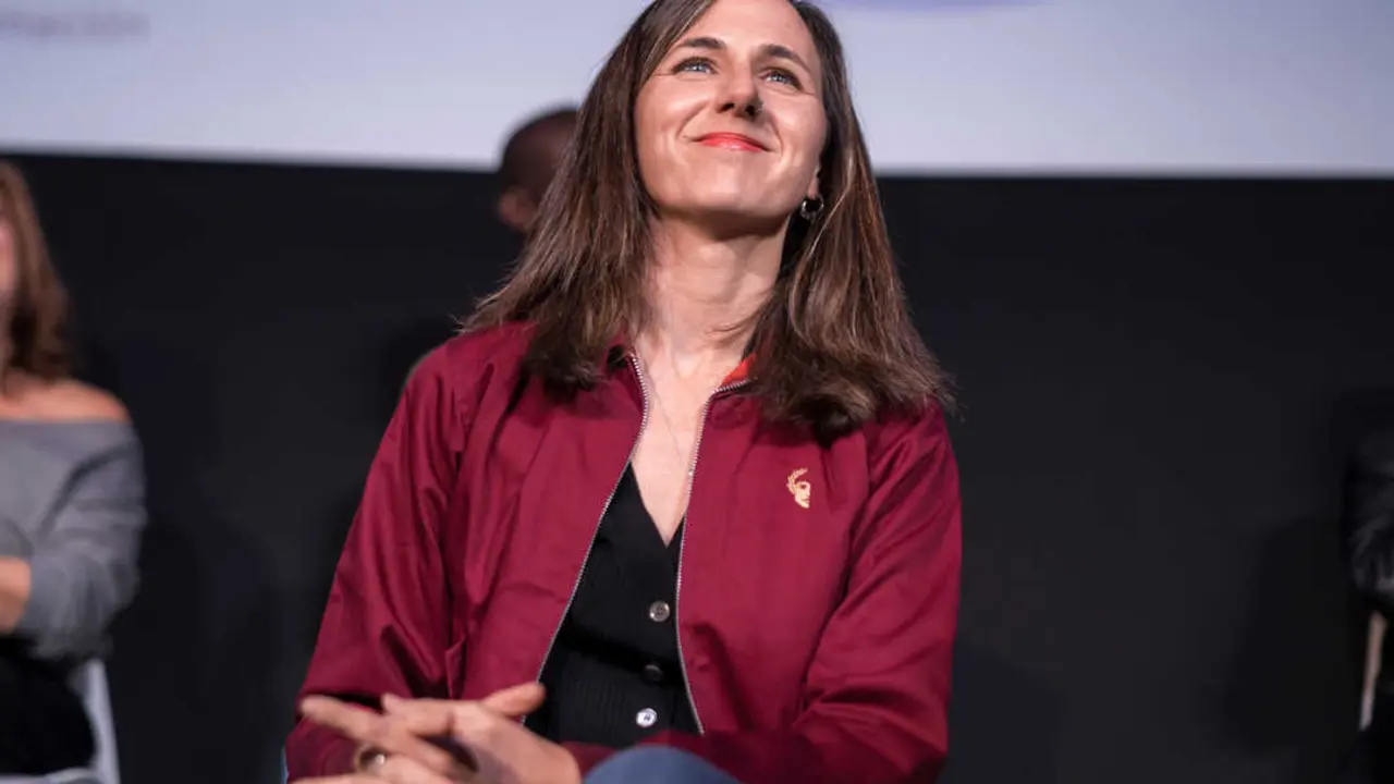 La portavoz de Podemos en el Congreso, Ione Belarra, durante una intervención en la Universidad de Otoño de Podemos en el Palacio de la Prensa de Callao, a 19 de octubre de 2025, en Madrid. (Diego Radamés / Europa Press)