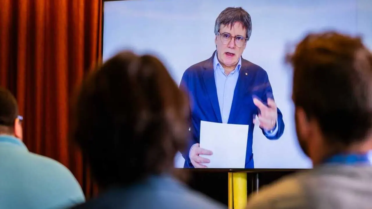 El líder de Junts y expresidente de la Generalitat, Carles Puigdemont, durante su intervención. (JUNTS PER CATALUNYA)