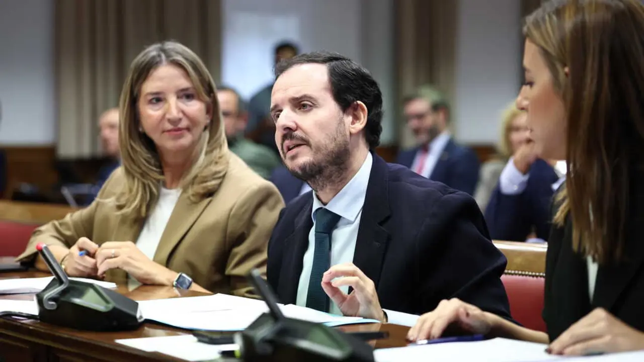 Miranda de Larra frente a Sánchez en el Senado